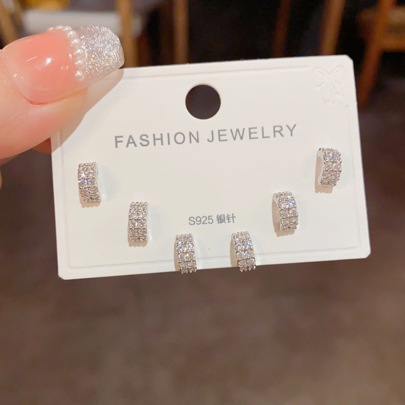 饰品/耳钉/耳饰/珍珠耳钉/耳堵白底实物图