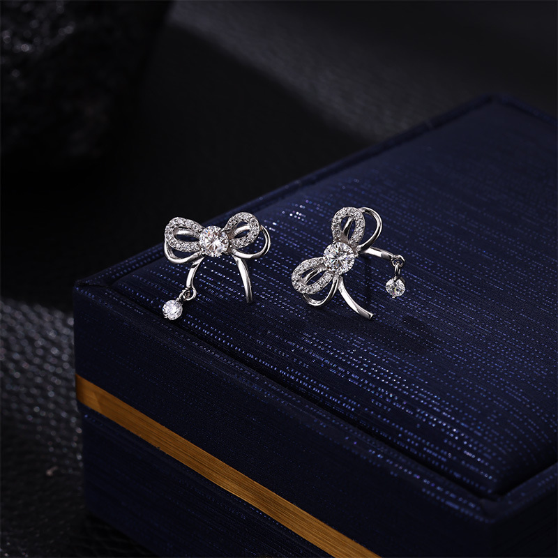 Zhuoheng Select s925 sterling Silver Exquisite Butterfly Dream Versatile commuting fashion stud earrings, women's niche simple bow earrings Application Scenario