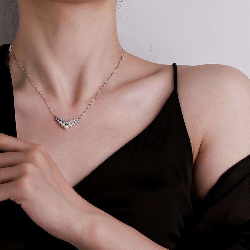 Zhuoheng Select 925 sterling silver freshwater pearl necklace, small V-shaped diamond-encrusted collarbone chain, high-end, light luxury and fashionable necklace Specification image