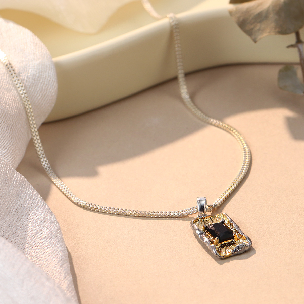 ins niche pleated heart-shaped necklace, simple and irregular pendant, fashionable sweater chain design with hands clasped together, wholesale Specification image