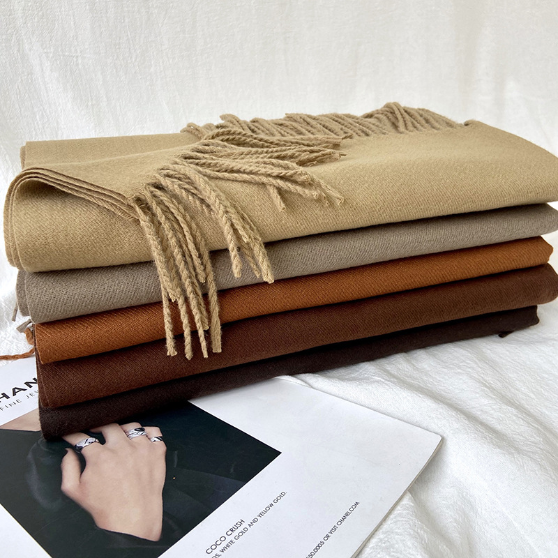 One-piece delivery of new autumn and winter solid-color scarves, Japanese and Korean imitation cashmere scarves, women's high-end warm shawls, Chinese red year-end party scarves, wholesale from street stalls Application Scenario