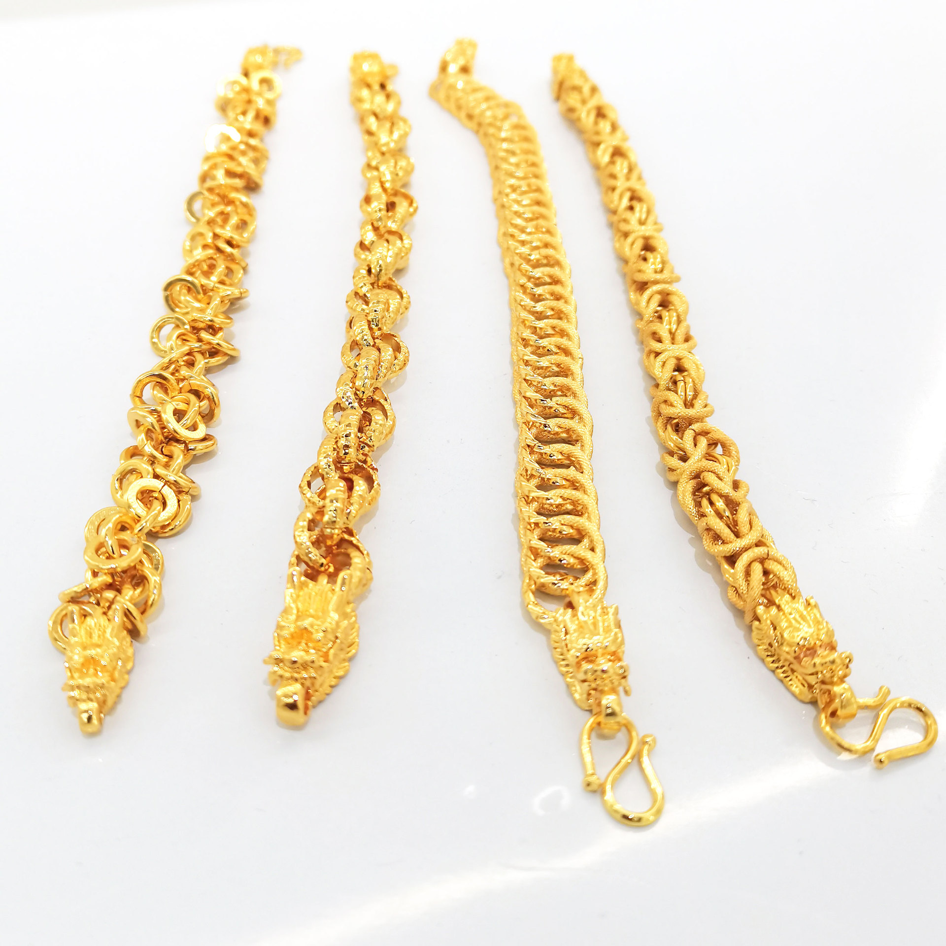 Copper gold-plated powerful double dragon heads interlocking bracelet jewelry, new Chinese-style men's style, factory wholesale for boyfriend Item Picture