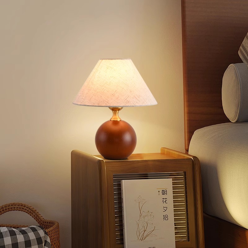 French medieval atmosphere table lamp, bedroom bedside, American retro wabi-sabi style decoration, living room, study, homestay, solid wood lamp Specification image