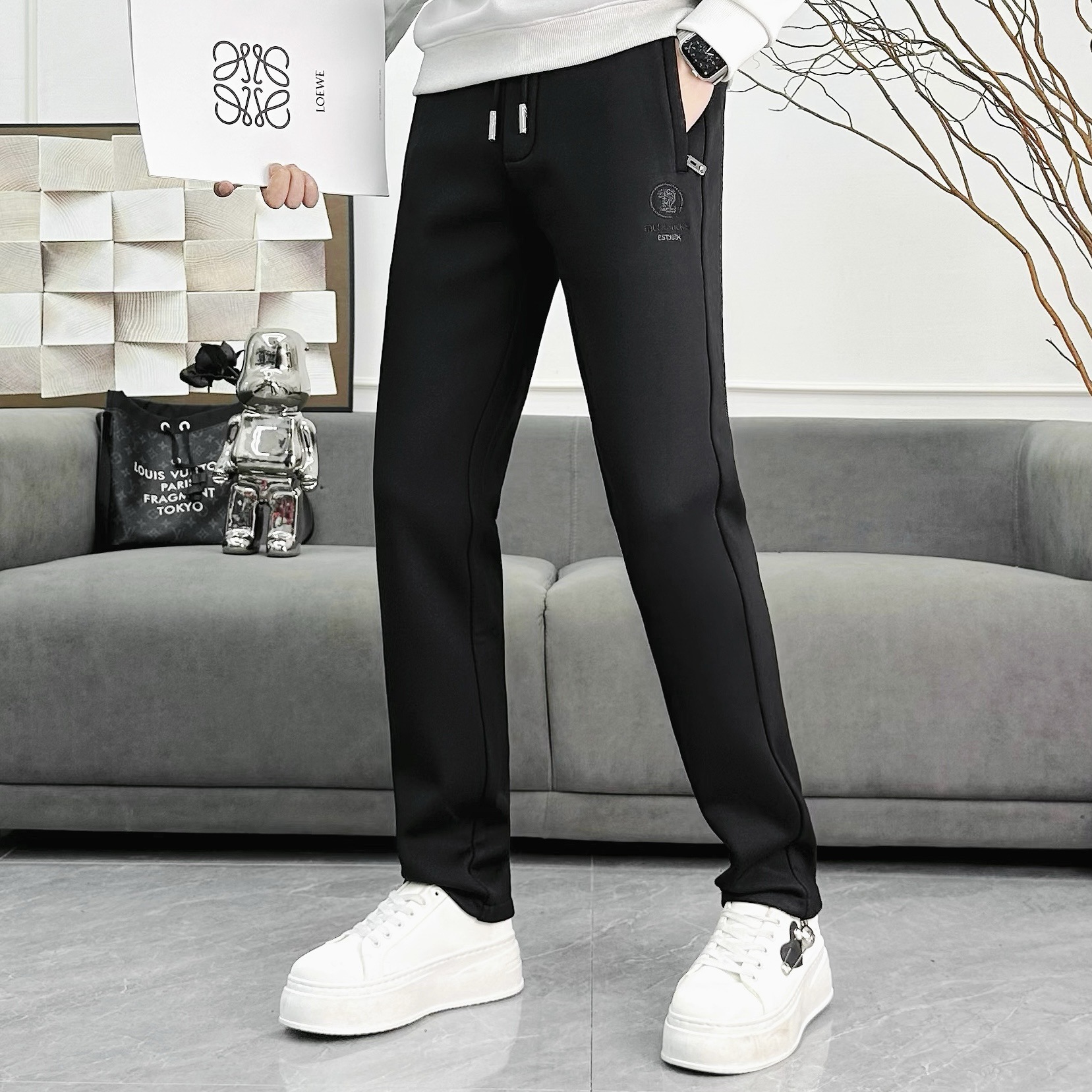 The 2025 new autumn and winter skinny casual pants, sweatpants, men's sportswear pants, men's fleece sportswear and casual pants are all versatile