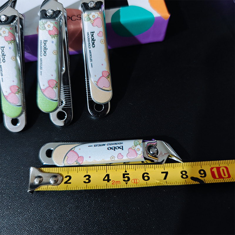【 Office 】【bot888-1 】 Slanted nail clippers 12/ box 600/ box Nail clippers slanted cartoon cute nail clippers for household use, new nail clippers for men and women, wholesale 2 yuan Application Scenario