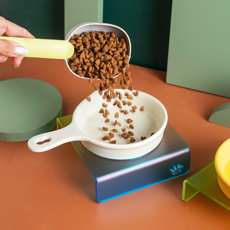 Wow Customized Korean BD flat pan, cat and dog pet bowl, ceramic slow food bowl, anti-tipping and non-black chin cat food basin Application Scenario