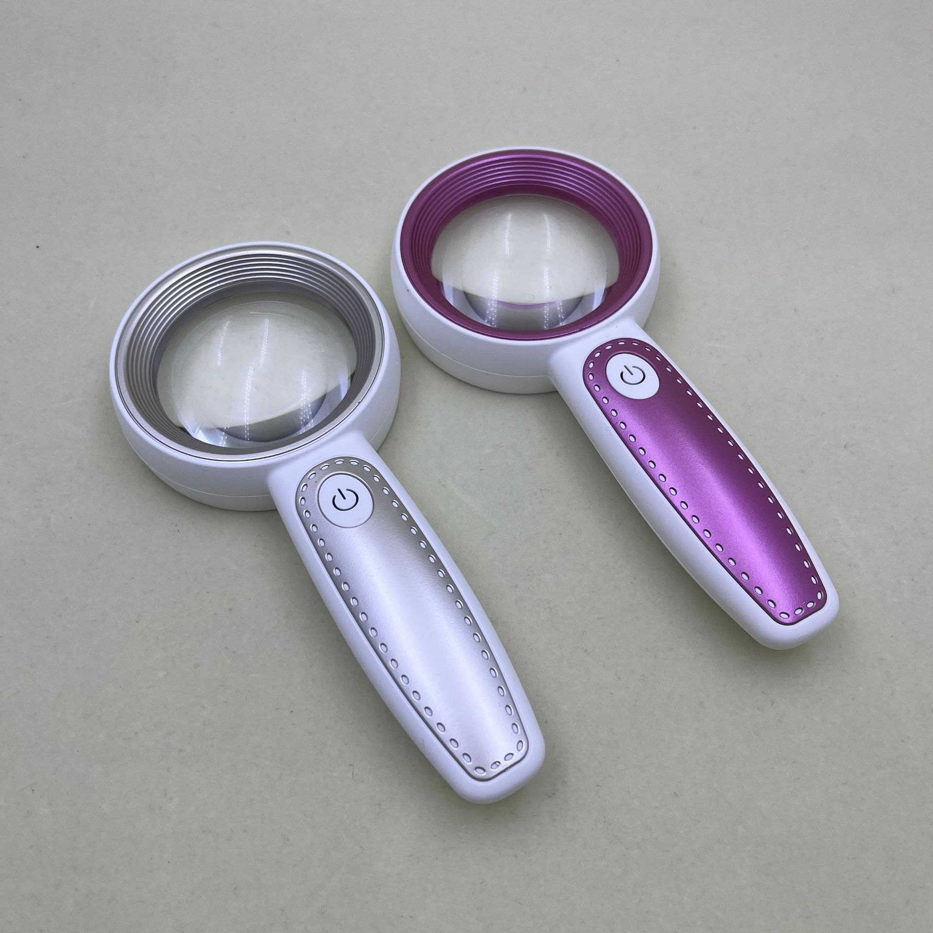 The new Amazon bestseller, a handheld high-definition rechargeable magnifying glass with 14 LED lights, is a reading magnifying glass for reading Item Picture