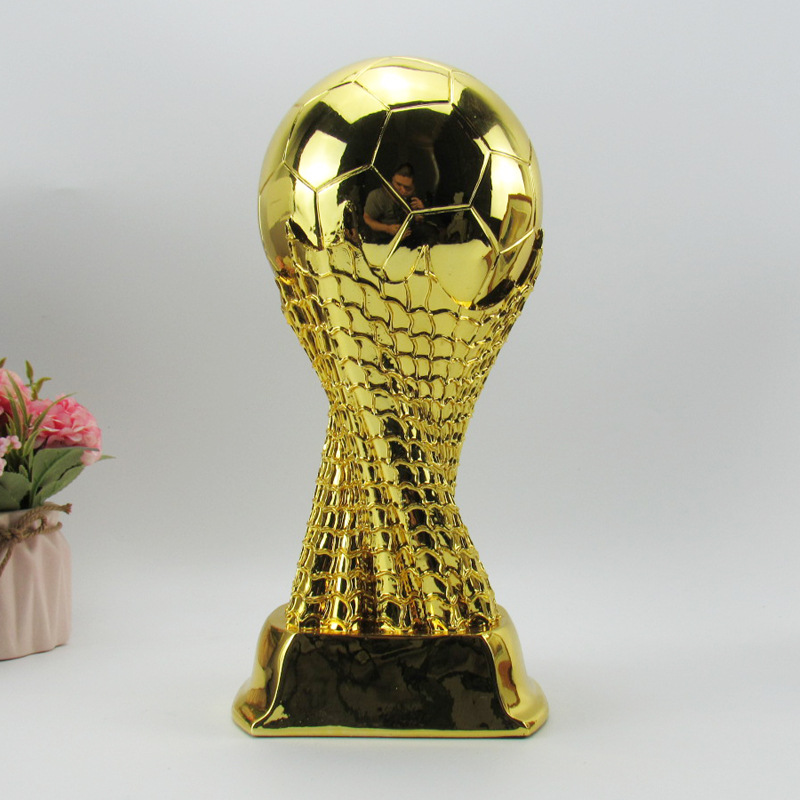 A football player Ballon d 'Or trophy electroplated resin handicraft model, a gift that can be engraved, and a football match commemoration Application Scenario