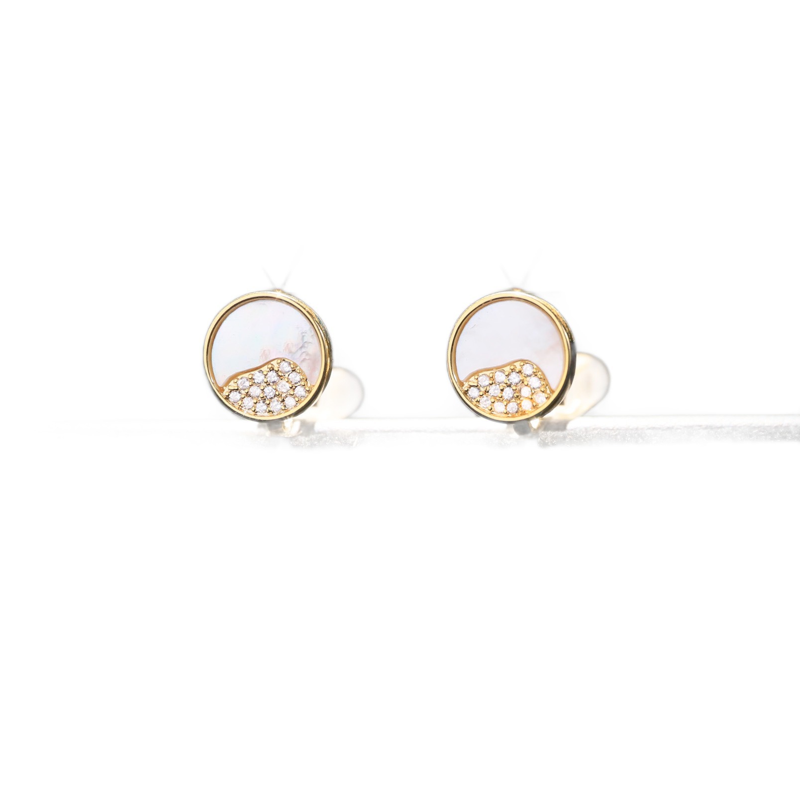 Light luxury zirconia mother-of-pearl earrings, women's ins style, high-end feel, mother-of-pearl temperament, commuter ear clips and earrings Item Picture