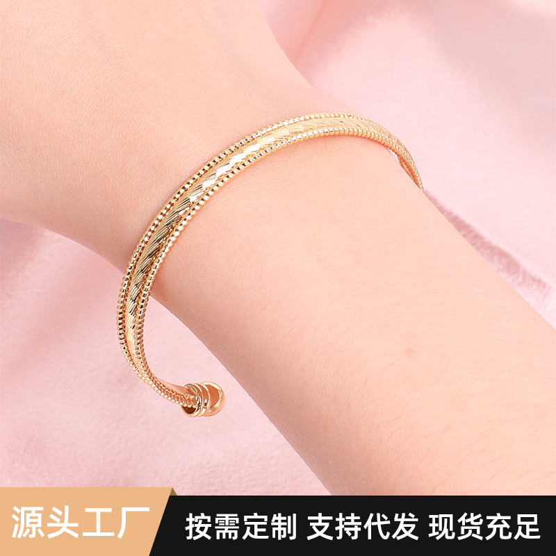 Light luxury copper-plated 18k gold-plated bracelet, with a high-end feel and a niche style. This bracelet is versatile and does not fade. Wholesale from a jewelry manufacturer