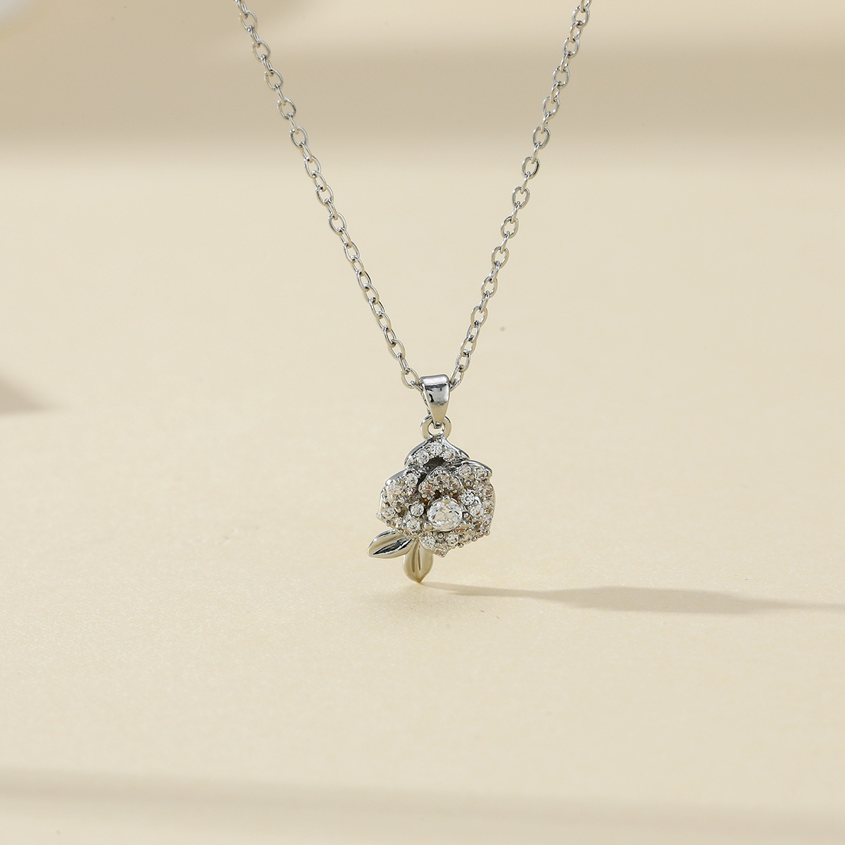 New genuine gold electroplated micro-inlaid zirconium elegant rose necklace for women's collarbone chain, new versatile accessory for women Application Scenario