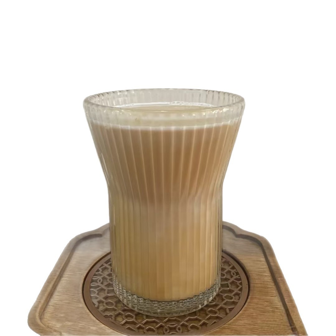 أكواب زجاجية صغيرة من الحليب الساخن Item Picture