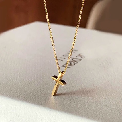 New stainless steel cross necklace, 18k gold pendant collarbone chain, women's high-end neckchain, titanium steel, does not fade details Picture