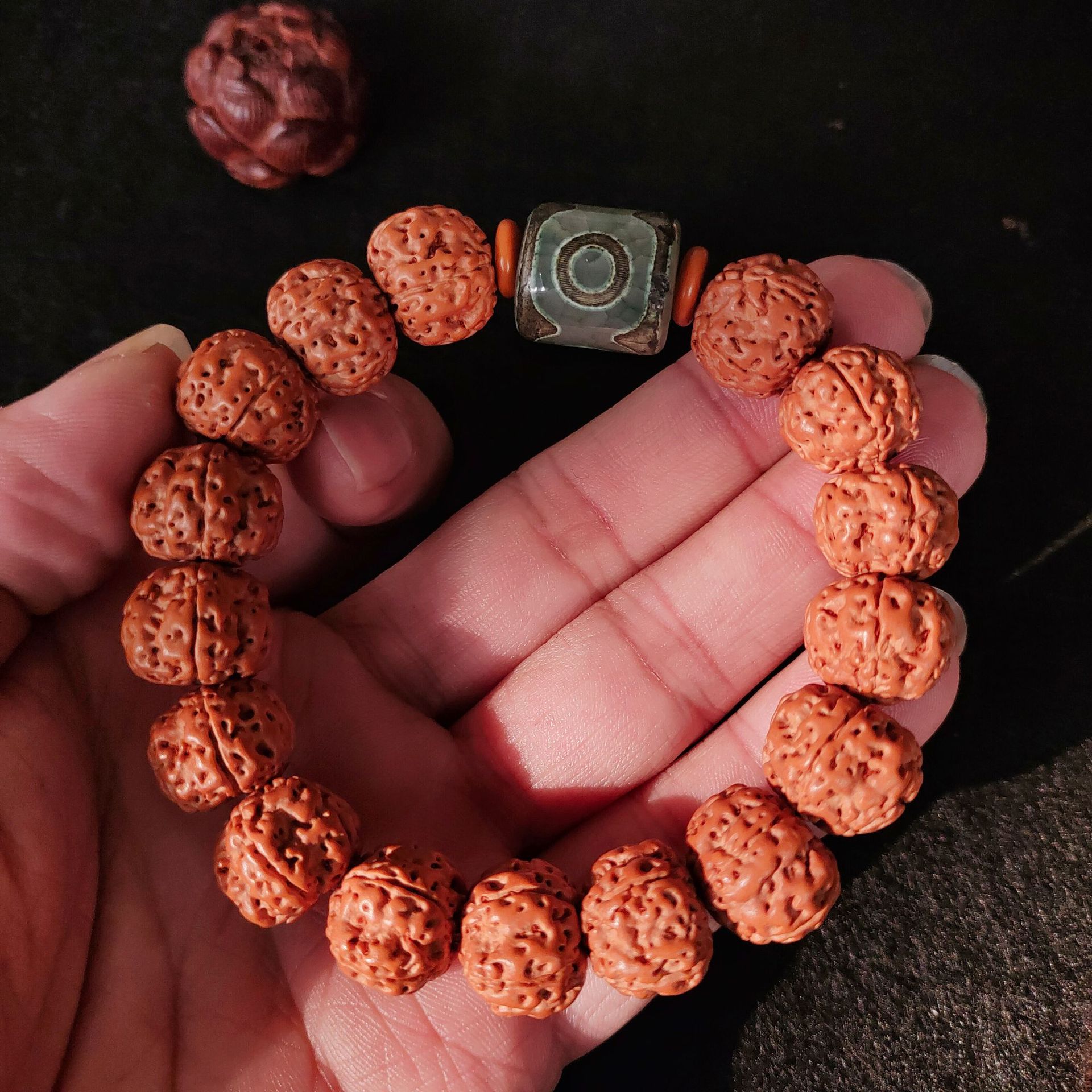 Natural small diamond Bodhi bracelet paired with agate three-eyed sky beads bracelet, men's plate playing with prayer beads featuring "Burst Flesh diamond Bodhi seeds" details Picture