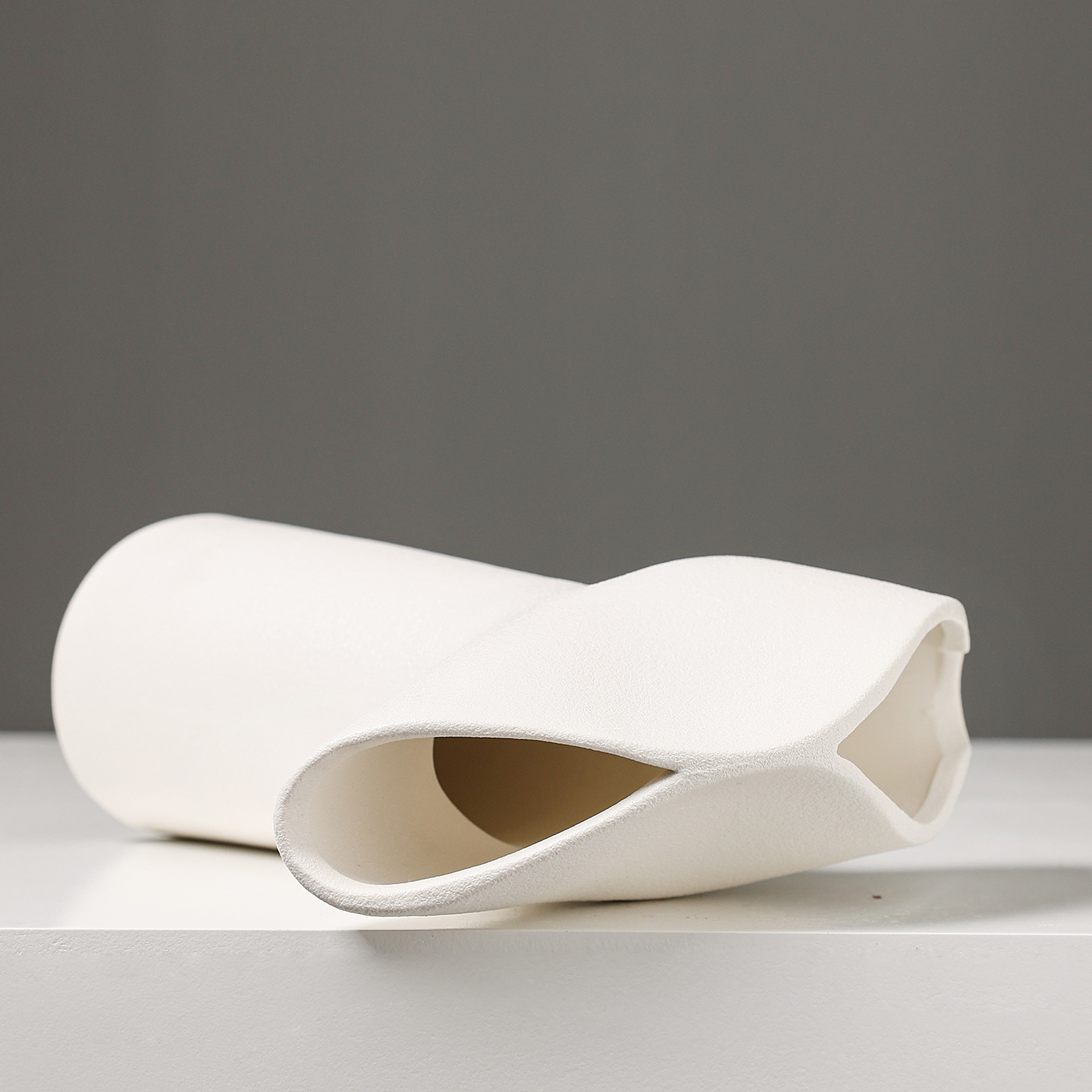 2025 New creative French flower arrangement vase, simple ceramic flower vase, hotel living room dining table, dried and fresh flowers, hydroponic decoration, home decor Application Scenario