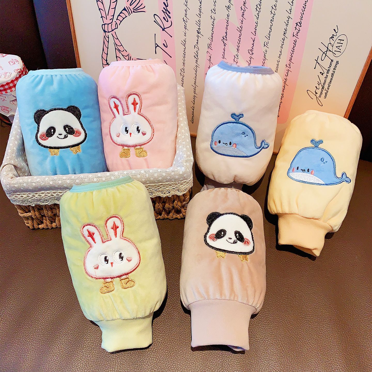 Children's sleeves, warm and protective sleeves for boys and girls in autumn and winter, hand sleeves, baby anti-dirt and anti-stain, medium and long student sleeves Application Scenario