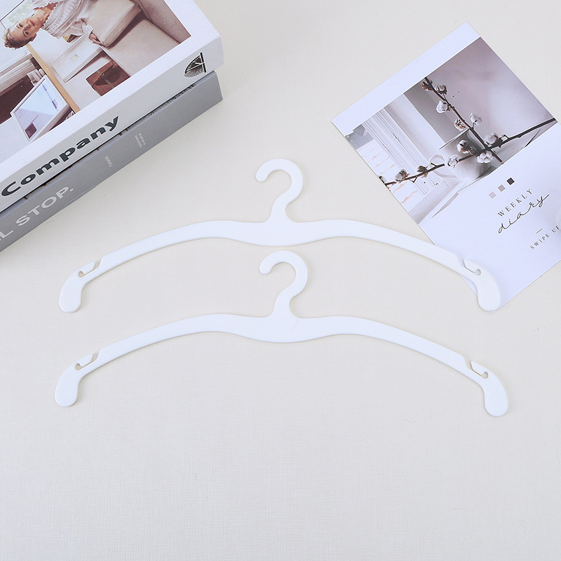629# Plastic clothes hanger, pants rack, underwear clip, bra clip, underpants rack, display hanger, clothing accessories details Picture