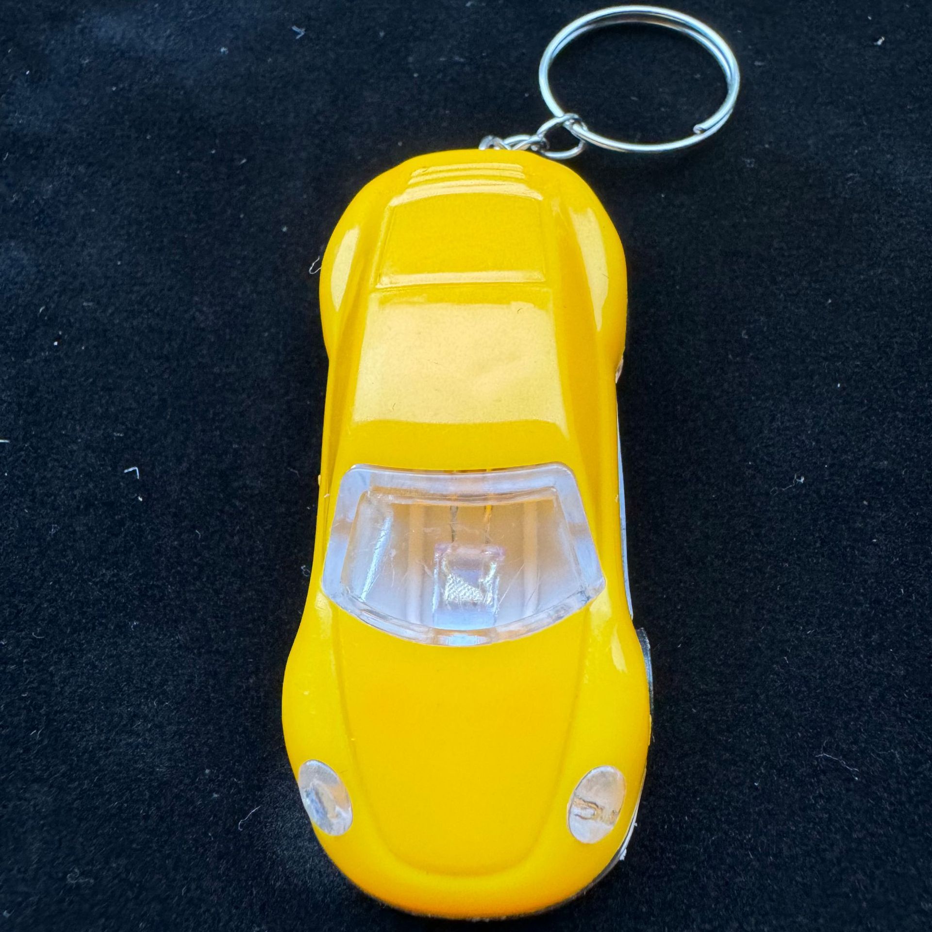 Wholesale of luminous toy car keychains, student bag pendants, fashionable car key pendants, sports car small gifts Specification image
