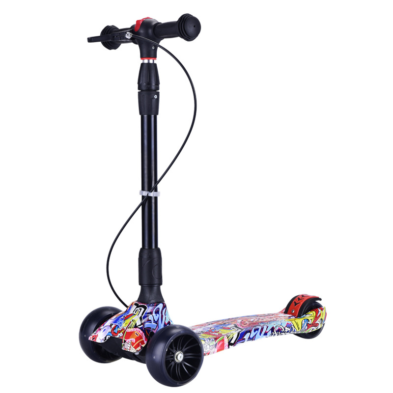 工厂批发儿童3-6-8-12岁PU闪光大轮带手刹水转印踏板可折叠滑板车白底实物图