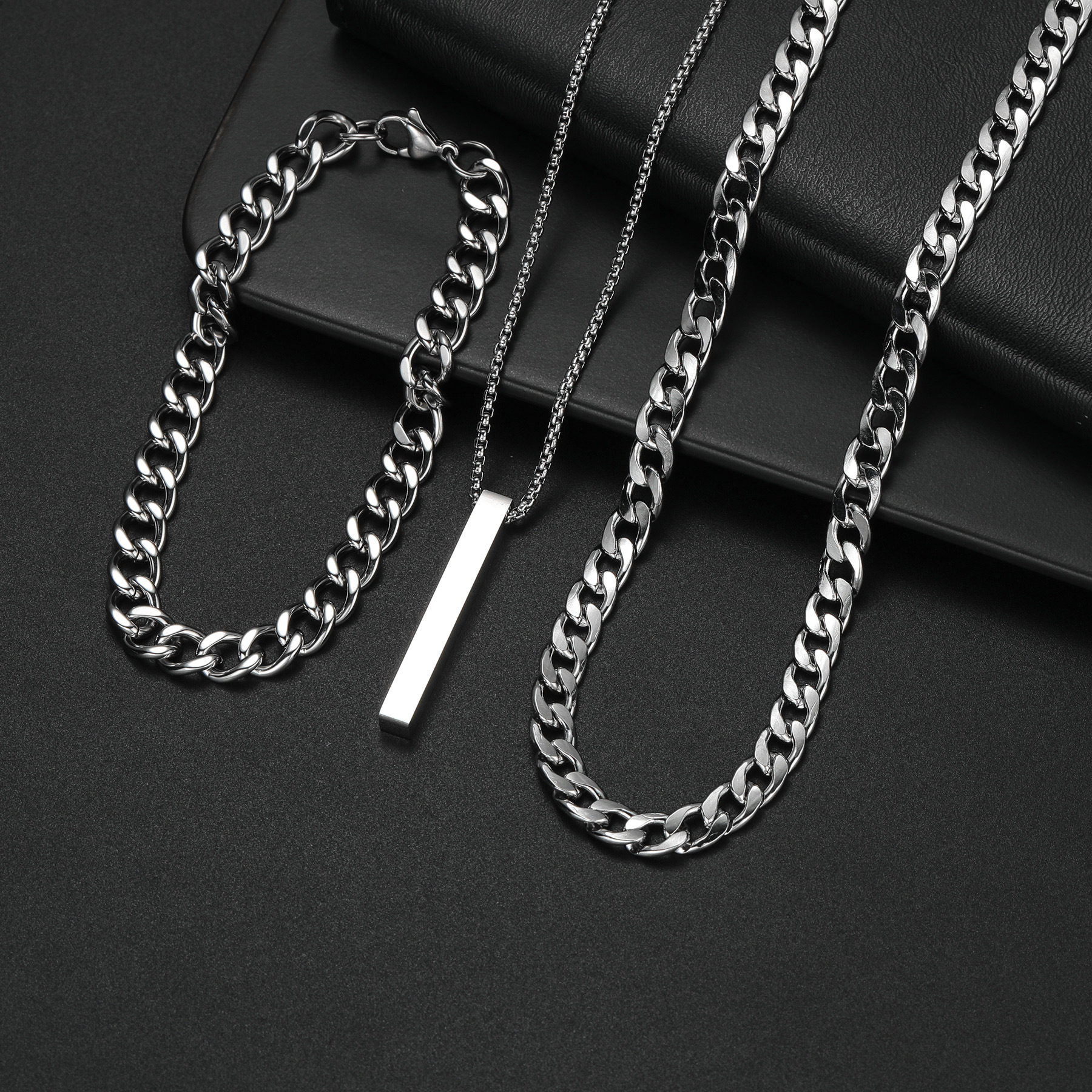 A new set of three-piece titanium steel necklaces with a neutral hip-hop style from Europe and America, a cross-border bestseller from Shein