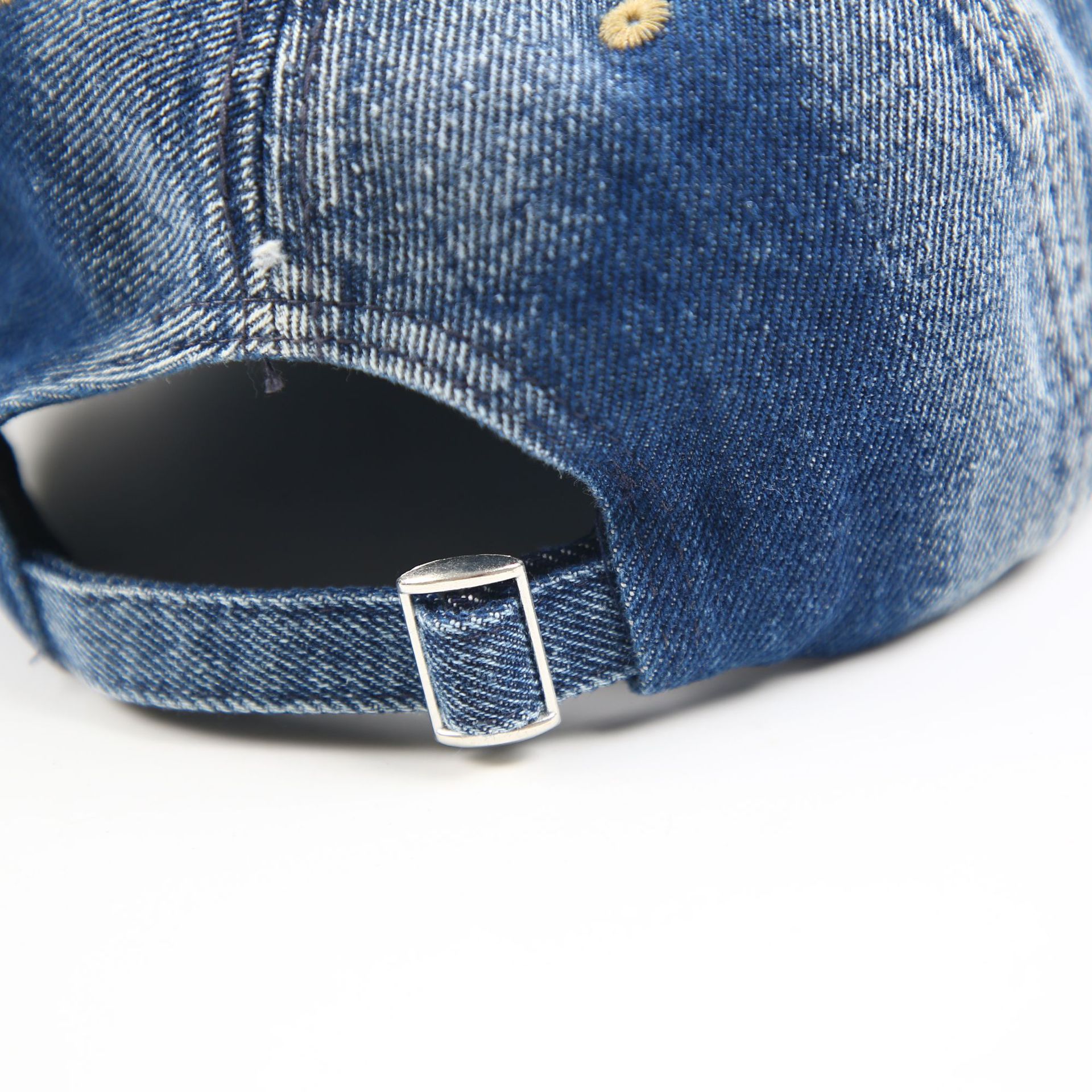 Korean washed-out side letter cowboy baseball cap for women, high-quality soft-top versatile baseball cap trend for all four seasons Item Picture