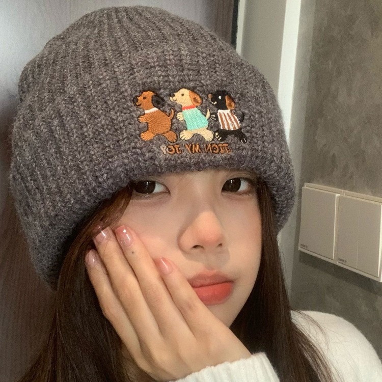 Cute three little dog embroidered woolen hats, children's warm autumn and winter ear-protecting knitted hats, face-enhancing little versatile headscarves Application Scenario