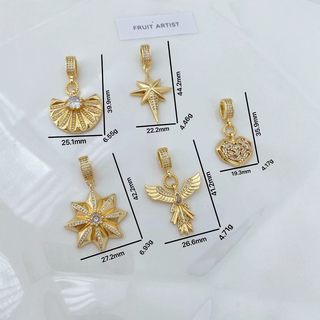 A new and unique octagonal star-shaped pendant necklace with a high-end collarbone chain and elegant accessory sweater chain Application Scenario