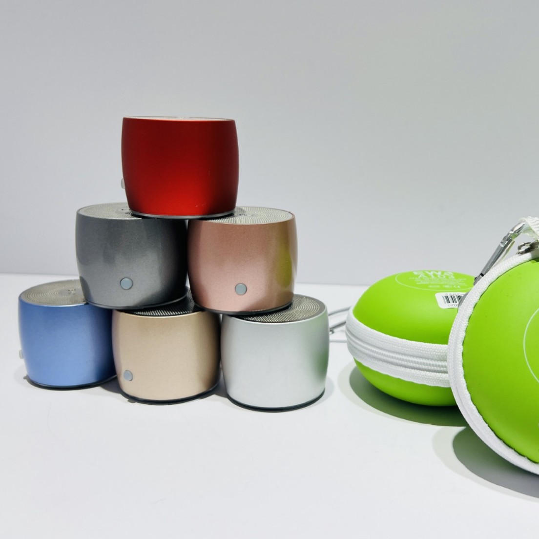 The newly upgraded Type-C interface EWA-A103 mini Bluetooth outdoor portable super low-frequency metal Bluetooth speaker Application Scenario
