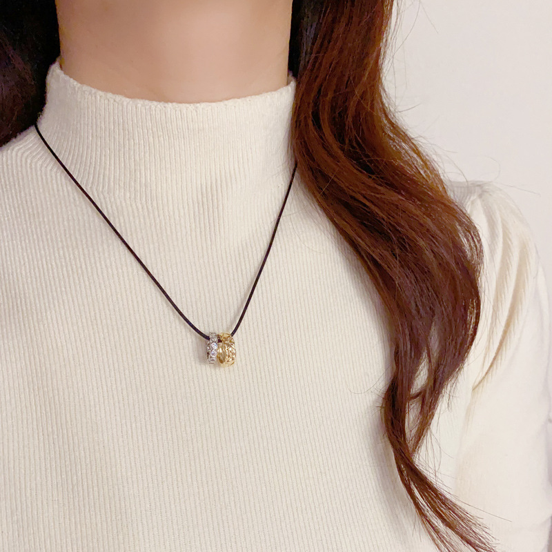 New autumn and winter style, fashionable and simple gold and silver ring black rope necklace, light luxury and unique design sense collarbone chain accessory Specification image
