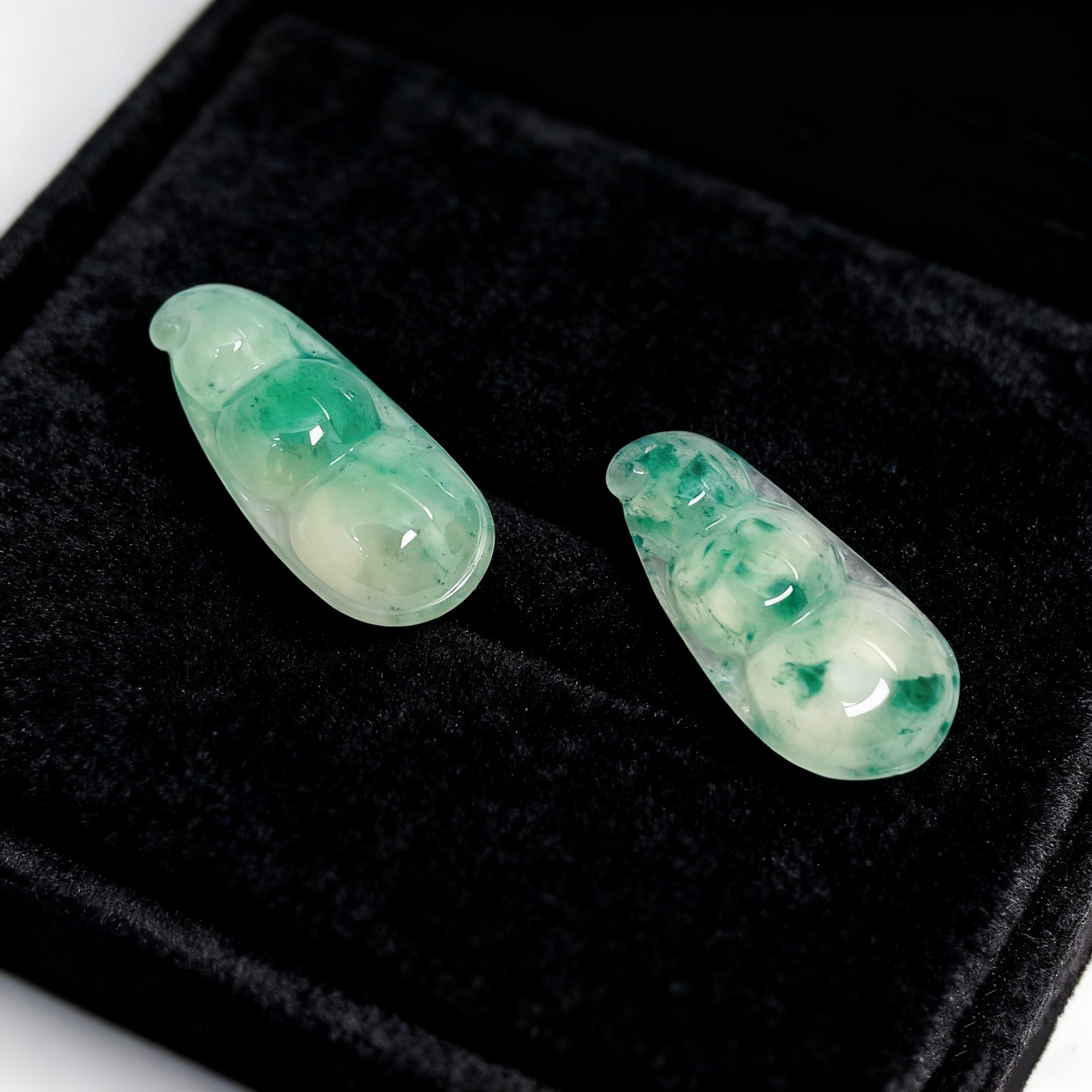 玉吊坠/沙金吊饰/翡翠观音/八宝罗盘/吊坠产品图