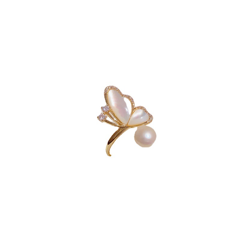 A sweet and fresh index finger ring with a unique and unique design of mother-of-pearl butterfly and pearl in Japanese and Korean fashion Application Scenario