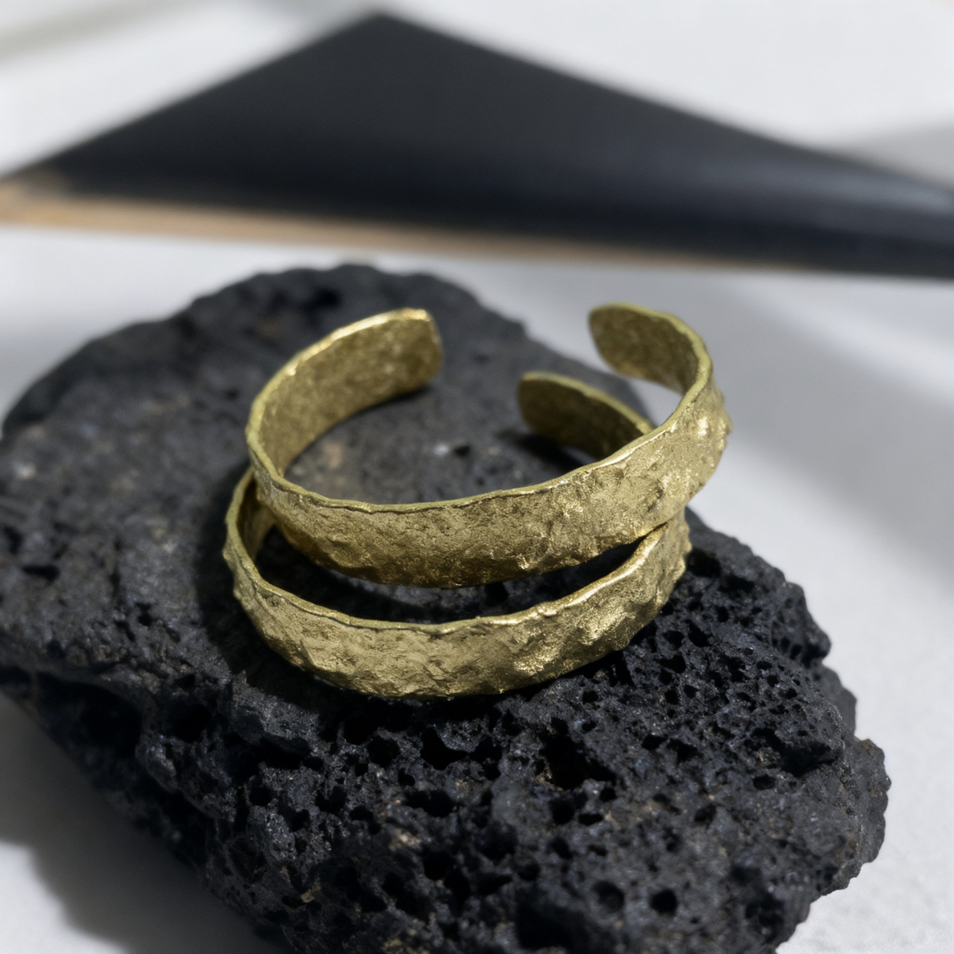 Cross-border bestseller: Korean minimalist irregular-pleated tin foil bracelet, a fashionable and light luxury wide bracelet with a cold style