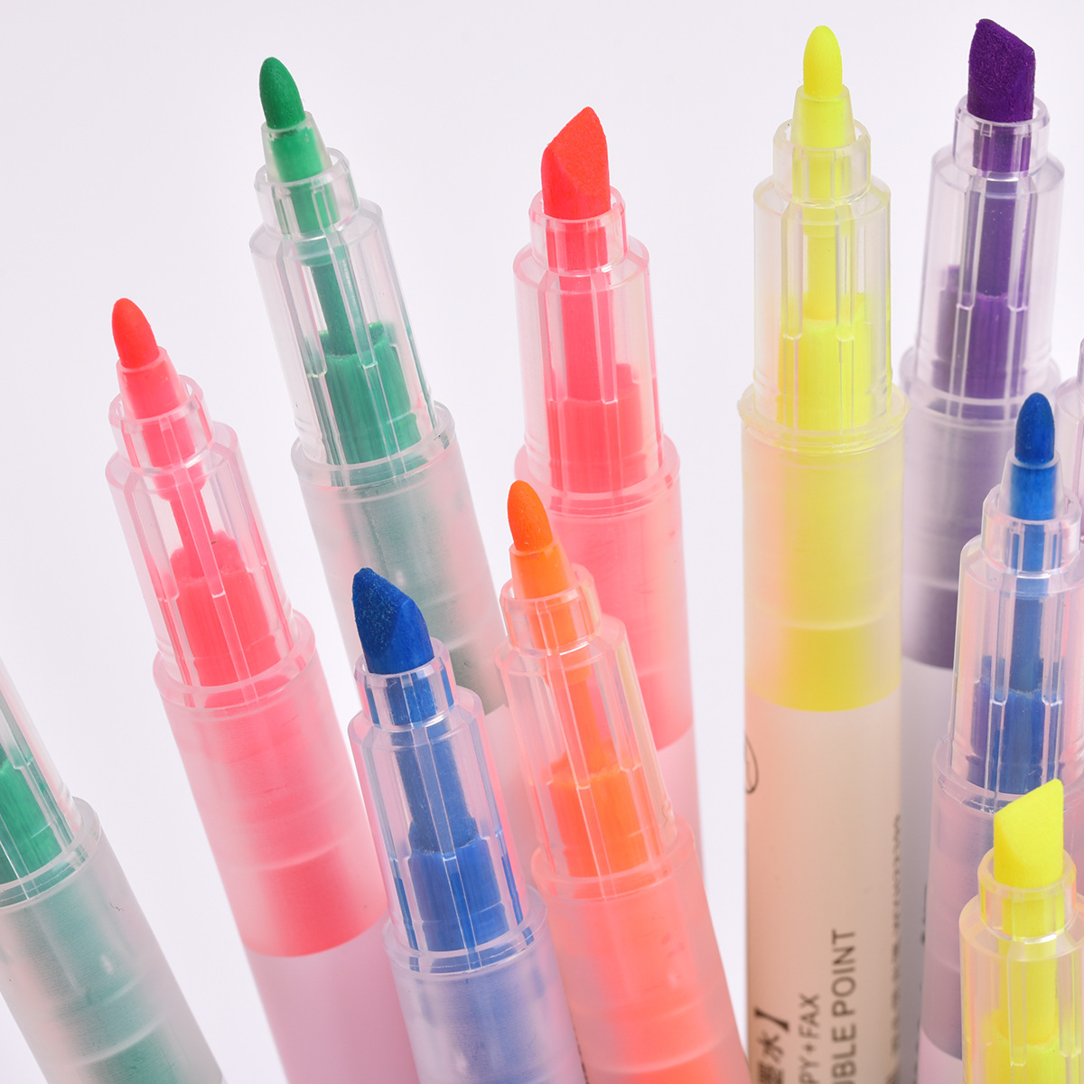 Factory direct supply of double-headed highlighters. Zhongshi Shopping cooperative highlighters: Weiya Hui 22399 Application Scenario