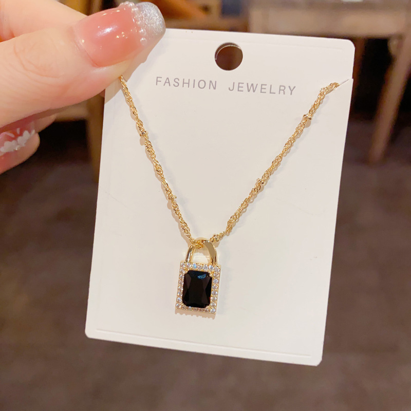 A niche design with micro-inlaid zircon black lock pendant necklace, elegant and fashionable, light luxury, versatile and exquisite collarbone chain wholesale