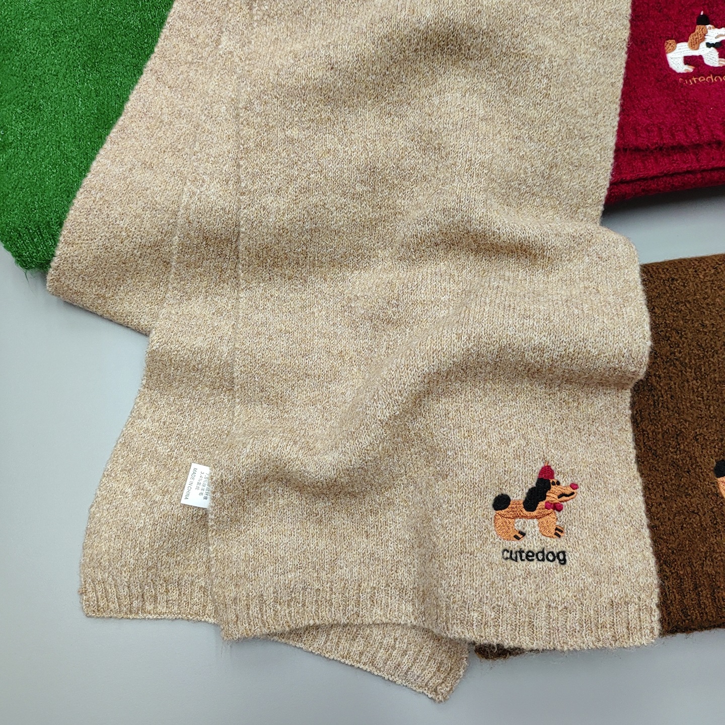 A new Korean-style solid-color embroidered puppy wool scarf for women's winter, fashionable and versatile, with a school style and warm knitted neck Specification image