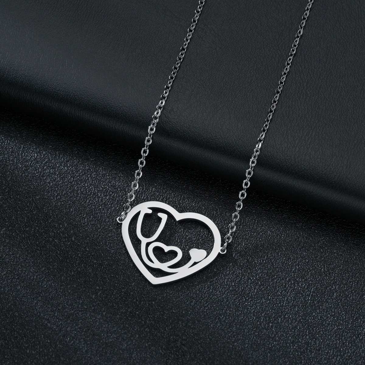 Cross-border supply: love letter necklace, titanium steel necklace, white and silver heart-shaped pendant, O-shaped chain, sweater chain Specification image