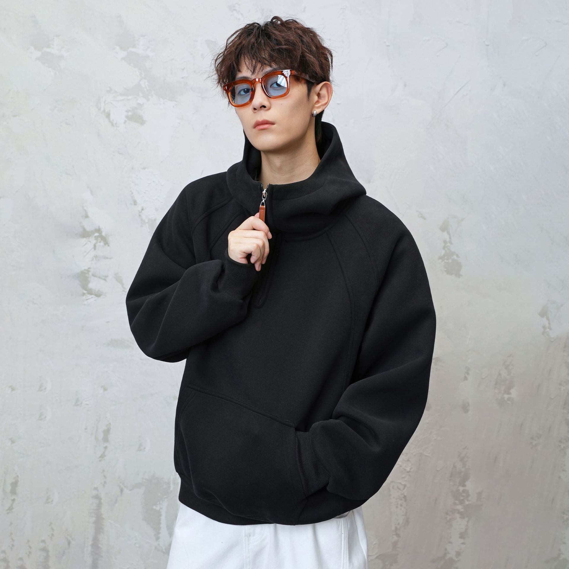 The new men's autumn and winter collection of the three-dimensional split semi-zipper hooded sweatshirt features a thickened semi-high collar with shoulder sleeves Specification image
