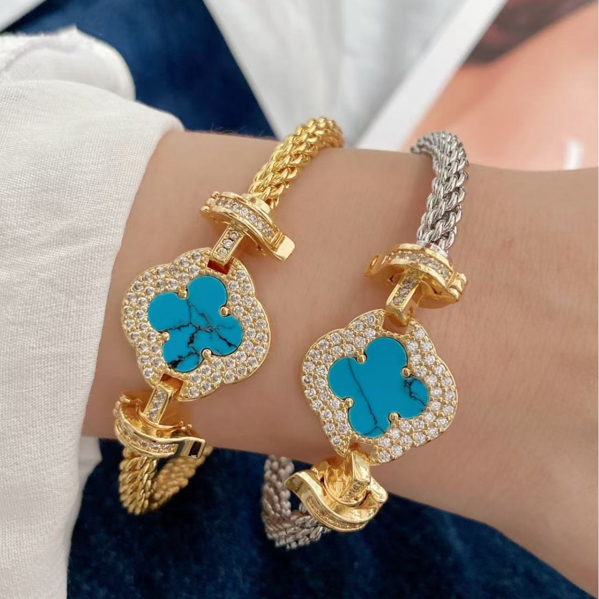 Wholesale of the popular, light luxury and high-end four-leaf clover cable bracelet on Xiaohongshu, a versatile and fashionable daily accessory Specification drawing