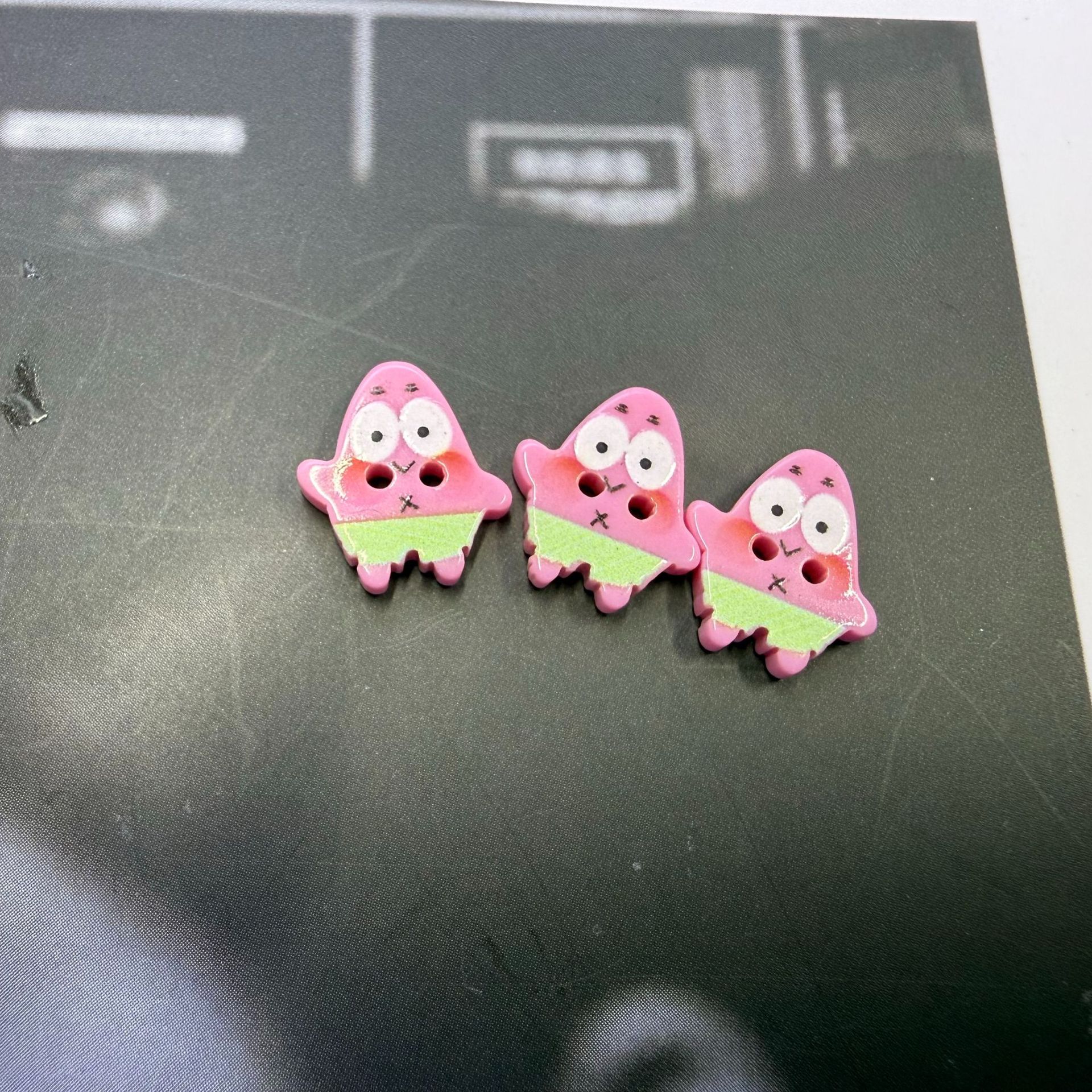 Cartoon cute animal buttons, panda, frog, Kapipala shaped children's buttons, children's clothing, socks, hats and decorations Application Scenario