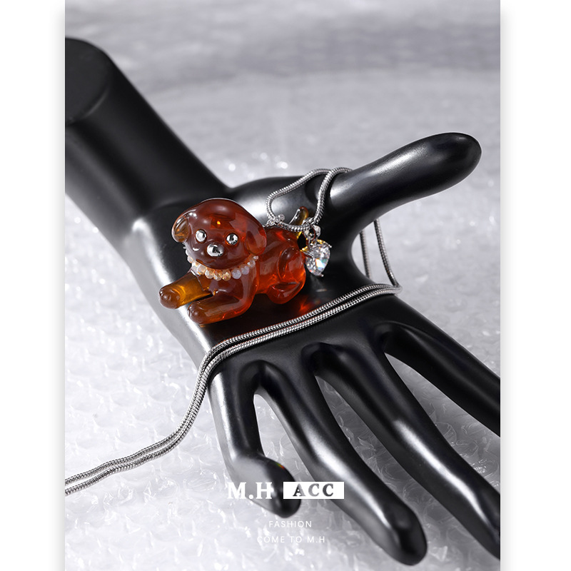 Spring and Summer new Amber Papa Dog necklace for women, versatile and fun, with a unique and original design sense. Wholesale of collarbone chains Specification image