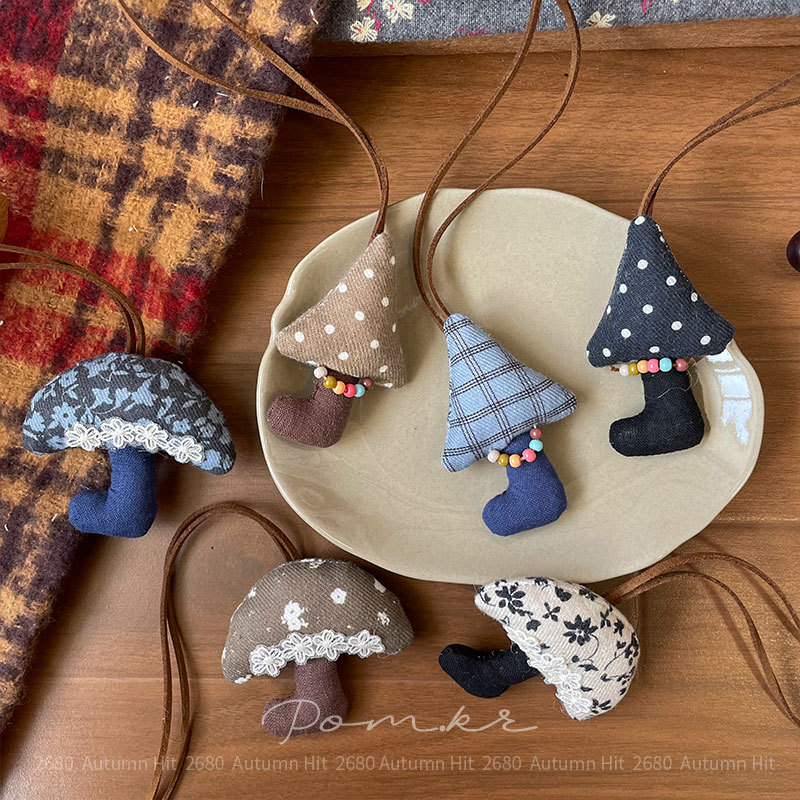 New Korean-style fabric mushroom necklace, hand-padded cotton children's versatile clothing pendant, forest-themed polka dot floral accessory, Pom.kr retro fabric mushroom necklace: Check polka dot embellished with lace beads, gentle autumn and winter details Picture