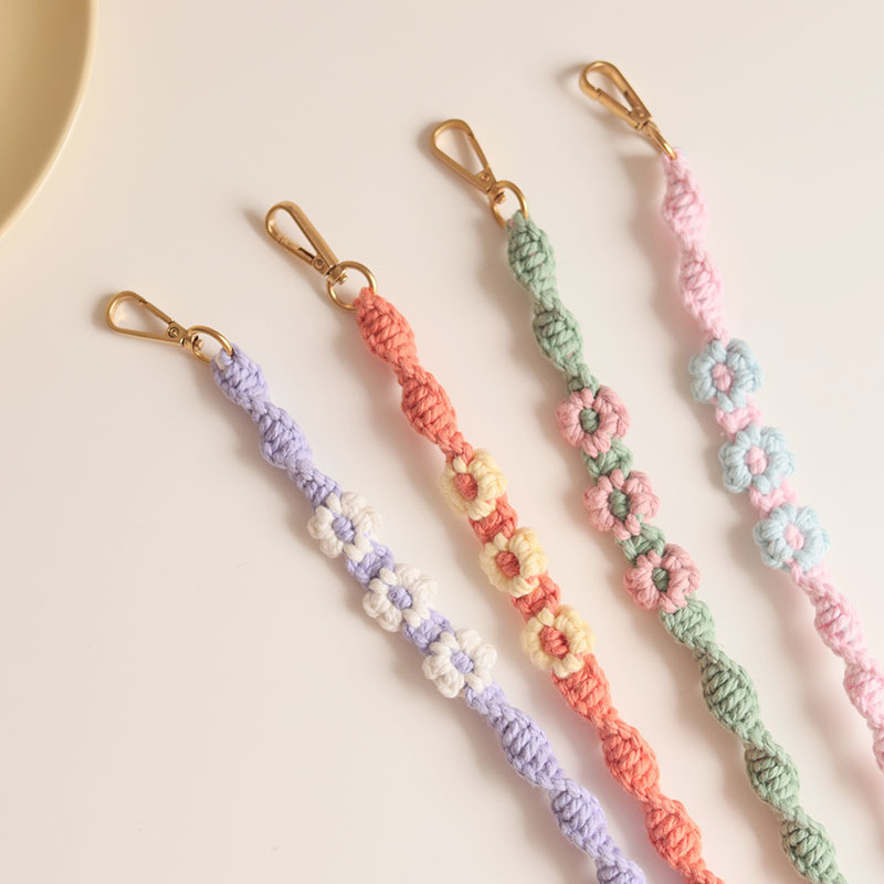 ins hand-woven flower-colored keychain pendant, bag replacement, cotton rope, mobile phone lanyard, chain for women Specification image