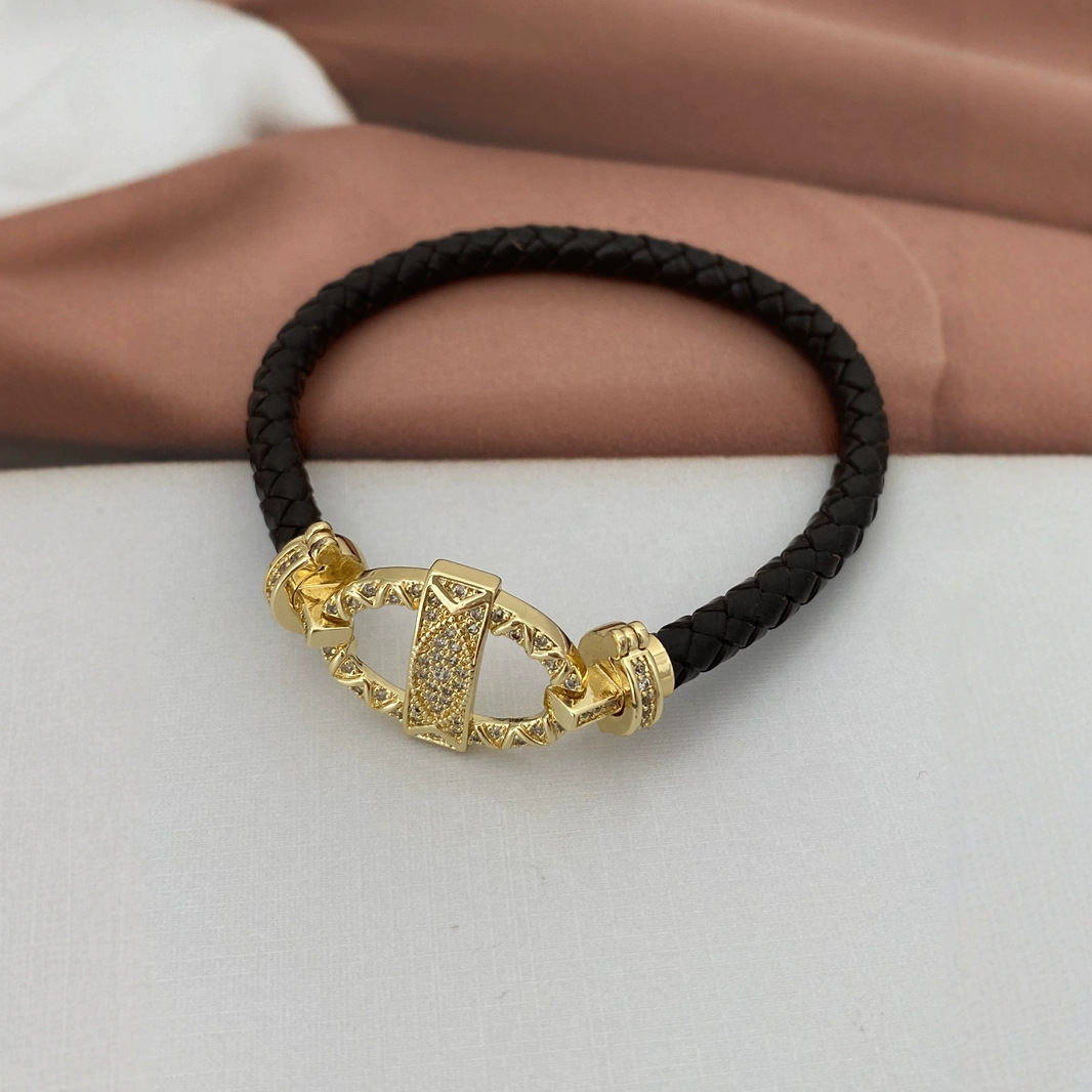 This is a simple and elegant zirconia copper leather rope plated with 18K gold, a versatile accessory that is popular in Europe and America Application Scenario