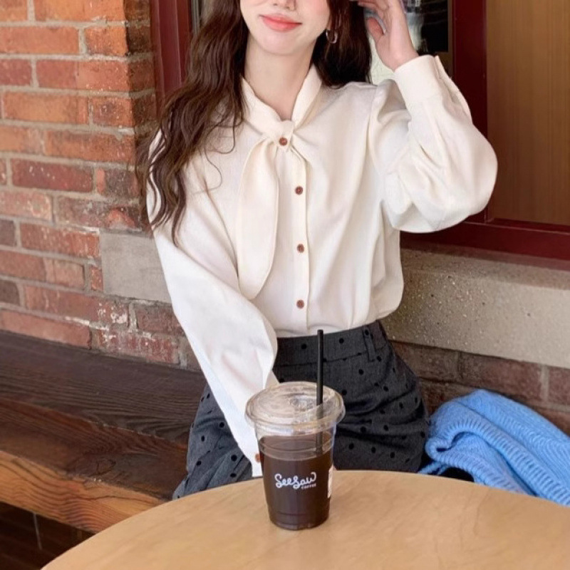 A French retro white bow tie top for women in autumn and winter, paired with a puffed-sleeve corduroy shirt and a stylish inner shirt Specification image