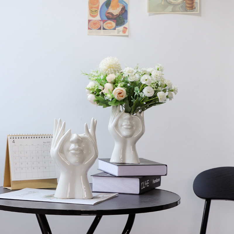 2025 Nordic-style human body art Ceramic vases, decorative items, handicrafts, cross-border wholesale, simple human face living room flower arrangement