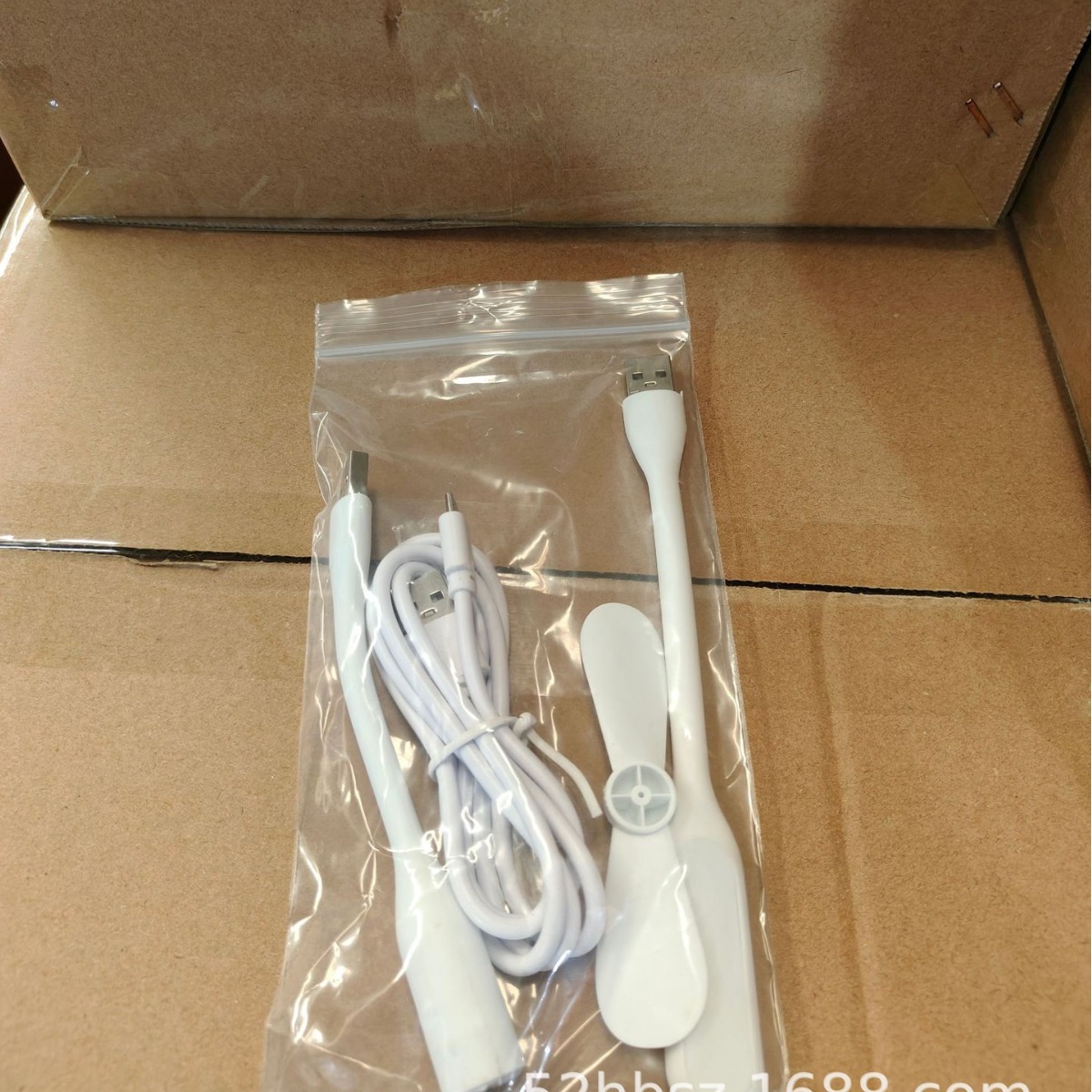 Folding table, outdoor table, dormitory bed, small table, lazy desk, computer desk, accessories, USB data cable, small fan Specification image