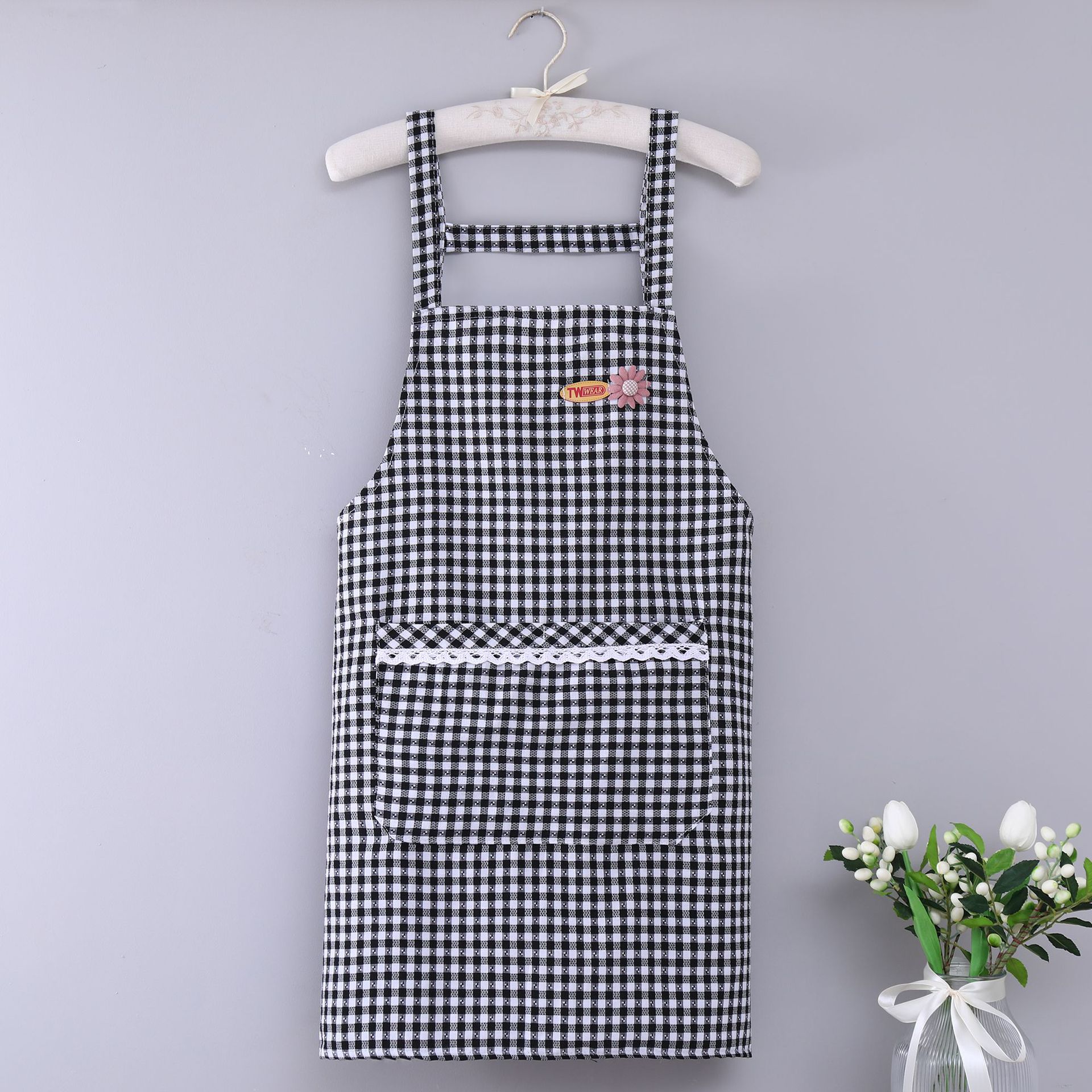 Black, white, red and white checkered apron, long-sleeved fashionable apron for women details Picture