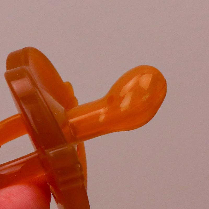Newborn milk imitation silicone anti-drop chain pacifier from the manufacturer, daily and night use for babies, sleeping comfort, day and night combination Application Scenario