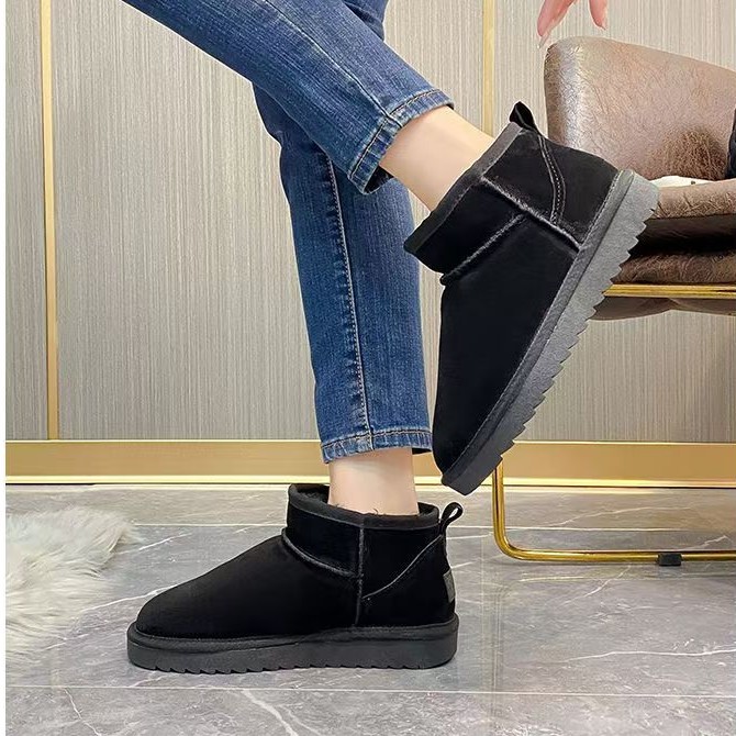 女式雪地靴实物图