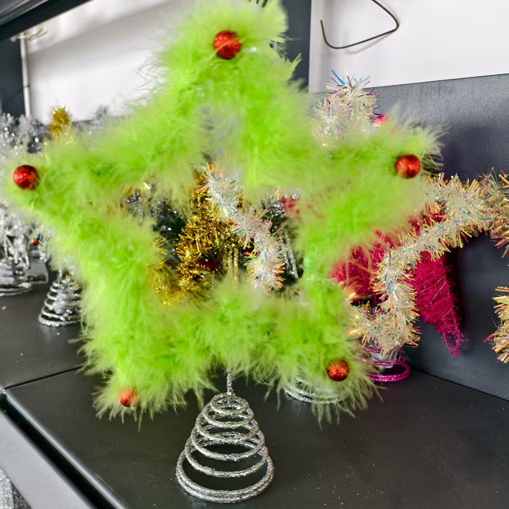Cross-border 2025 New Christmas tree top Star Decorative Gift, ironwork five-pointed star wool strip ornament, MAO MAO Application Scenario